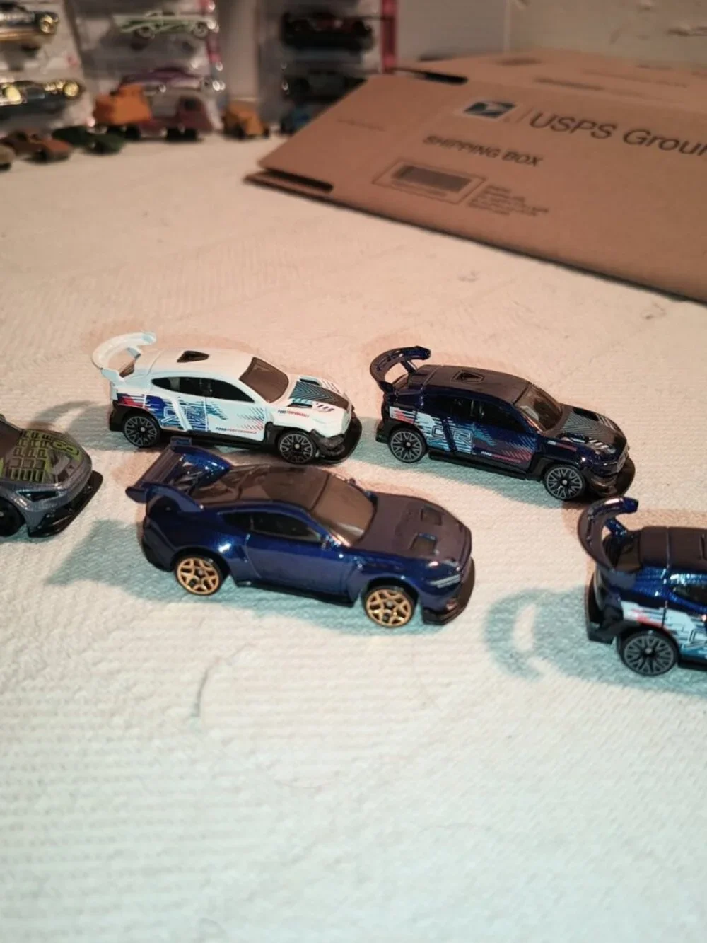 HOT WHEELS FORD MUSTANG 5-CAR LOT – MACH-E 1400 & MUSTANG GTD